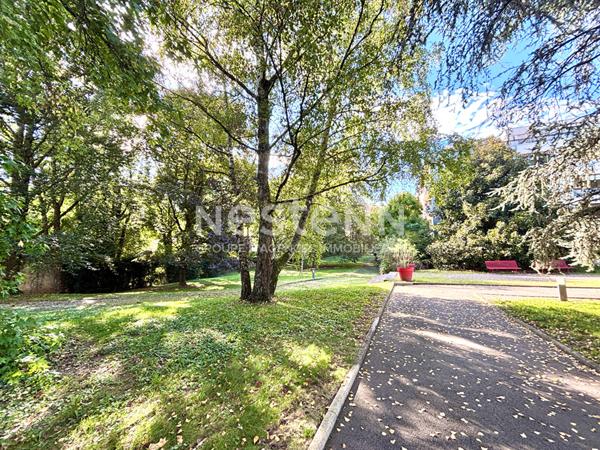 Écully Centre - T5 (116 m²) avec garage et parking