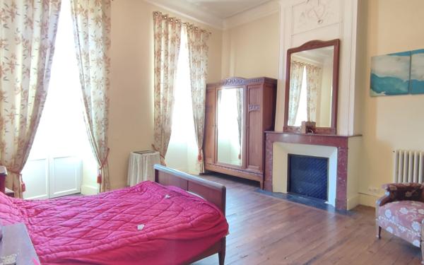 Maison à vendre    5 pièces • 240 m2 Vic-en-Bigorre