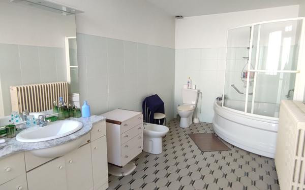 Maison à vendre    5 pièces • 240 m2 Vic-en-Bigorre