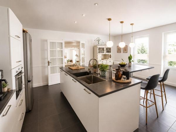 Maison à NANTES, 44200 - 7 pièces 185m²