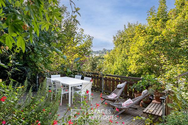 Maison et ses terrasses dans un écrin de verdure à Sèvres Rive-Gauche