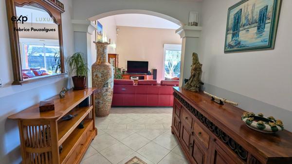 Spacieux plain-pied modulable avec dépendances et garages.