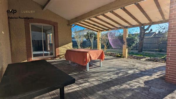 Spacieux plain-pied modulable avec dépendances et garages.