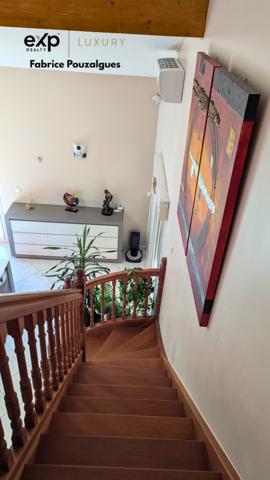 Spacieux plain-pied modulable avec dépendances et garages.