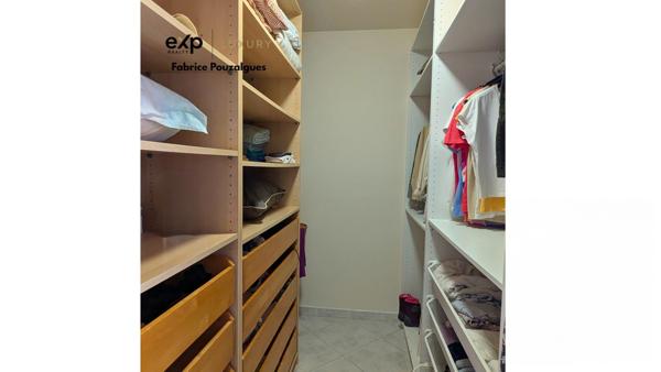 Spacieux plain-pied modulable avec dépendances et garages.