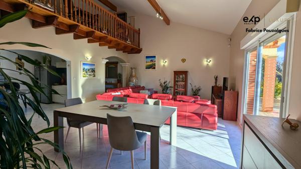 Spacieux plain-pied modulable avec dépendances et garages.