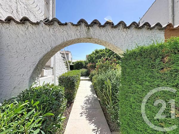 Maison à vendre  6 pièces - 121,10 m 2   ARLES  - 13