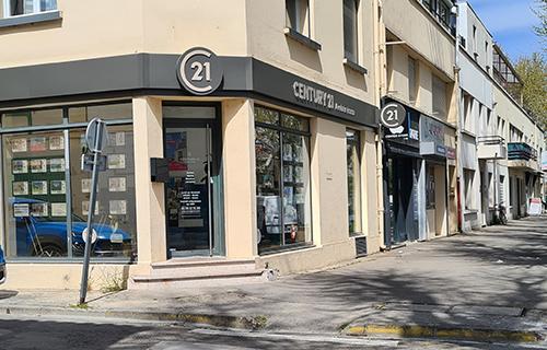 Maison à vendre  6 pièces - 121,10 m 2   ARLES  - 13