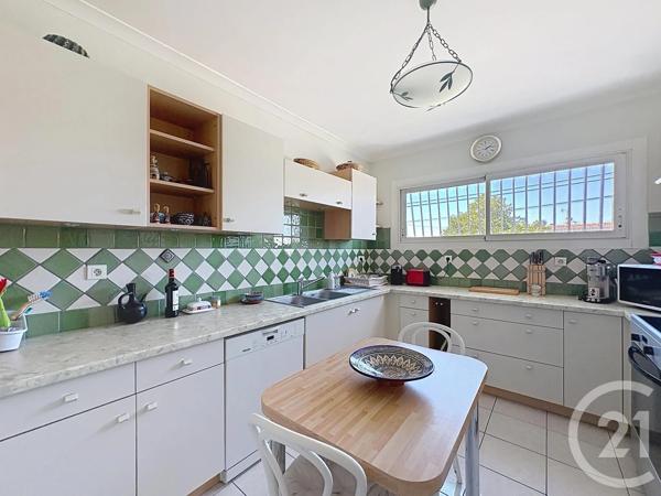 Maison à vendre  6 pièces - 121,10 m 2   ARLES  - 13