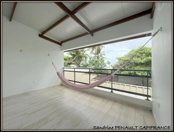 A VENDRE A KOUROU (97310) UNE MAGNIFIQUE VILLA T7 DE 246 m² - AVEC 2 APPARTEMENTS T2 - TERRAIN DE 345 m² - AU PRIX DE 599 000 €.