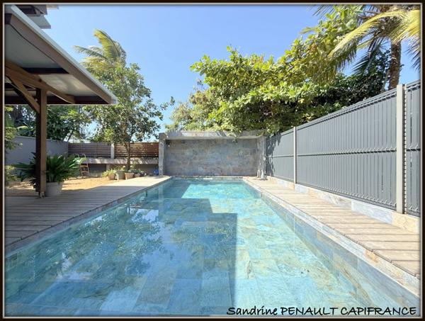 A VENDRE A KOUROU (97310) UNE MAGNIFIQUE VILLA T7 DE 246 m² - AVEC 2 APPARTEMENTS T2 - TERRAIN DE 345 m² - AU PRIX DE 599 000 €.
