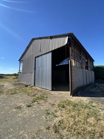 Saint-Martin-de-Sanzay (79290) ref 53559 secteur SAINT MARTIN DE SANZAY terrain de 3132 m² avec bâtiment de 200m²