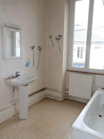 Maison de ville à vendre à Boussac-Bourg en Creuse (23600), ref : 23010-113548