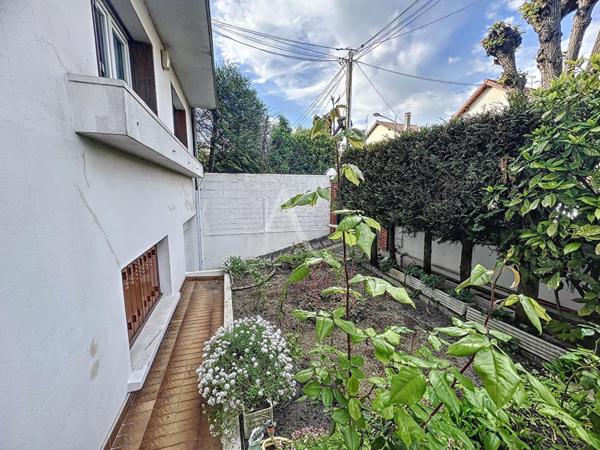 Maison de 220m² divisée en 4 appartements - 10 pièces