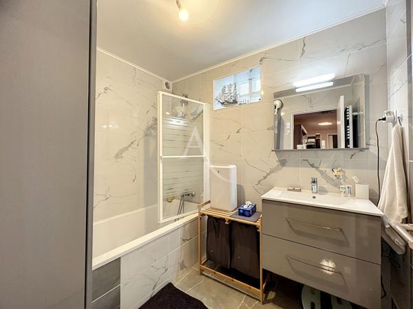 Maison de 220m² divisée en 4 appartements - 10 pièces