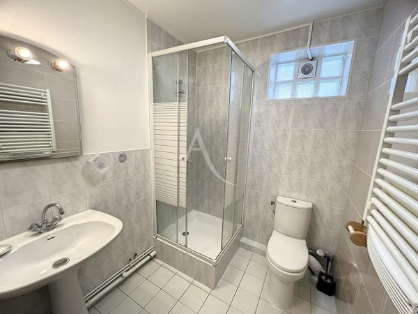 Maison de 220m² divisée en 4 appartements - 10 pièces