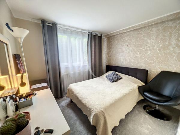 Maison de 220m² divisée en 4 appartements - 10 pièces