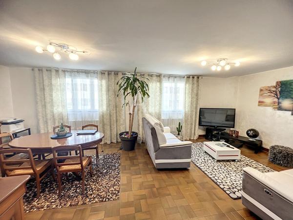 Maison de 220m² divisée en 4 appartements - 10 pièces