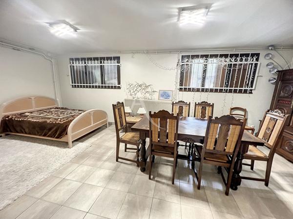 Maison de 220m² divisée en 4 appartements - 10 pièces