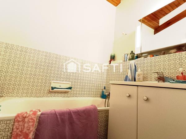 Tout à pieds à St jean de luz avec ce T3 /T4 traversant avec terrasse et doublé balcons