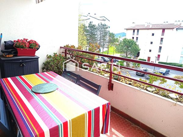 Tout à pieds à St jean de luz avec ce T3 /T4 traversant avec terrasse et doublé balcons