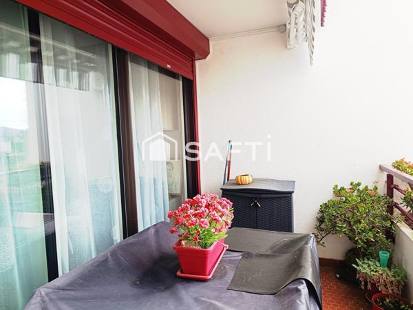 Tout à pieds à St jean de luz avec ce T3 /T4 traversant avec terrasse et doublé balcons