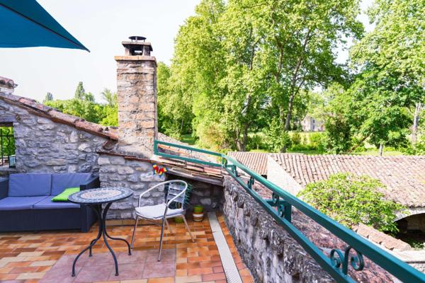 07460 : Maison de village avec Patio et terrasses