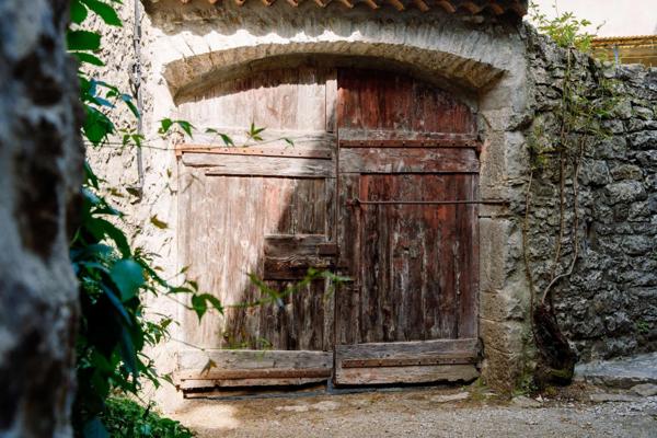 07460 : Maison de village avec Patio et terrasses
