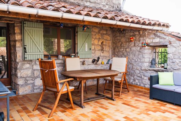 07460 : Maison de village avec Patio et terrasses