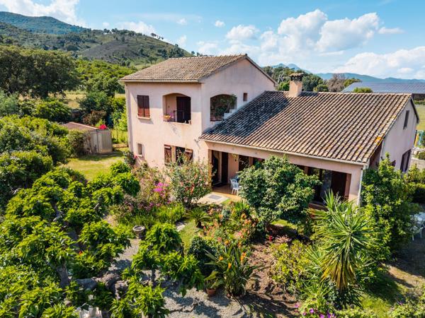 PRUNELLI-DI-FIUMORBO – MAISON 140 M² – 4 CHAMBRES – TERRAIN 1 453 M² – 370 000 €