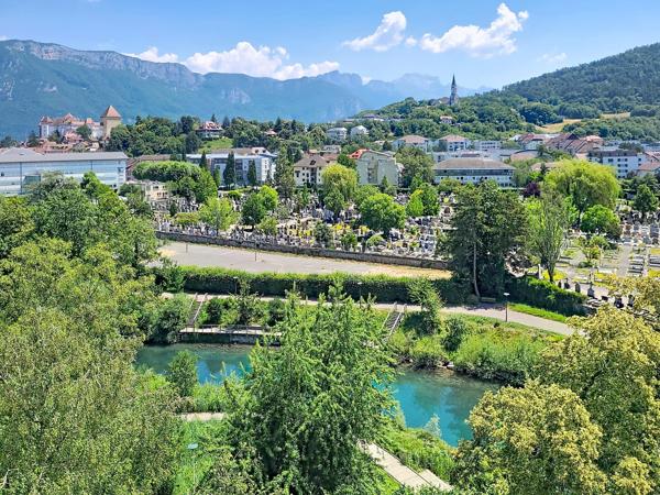 Annecy, centre ville au calme et vue dégagée