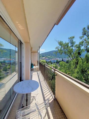 Annecy, centre ville au calme et vue dégagée