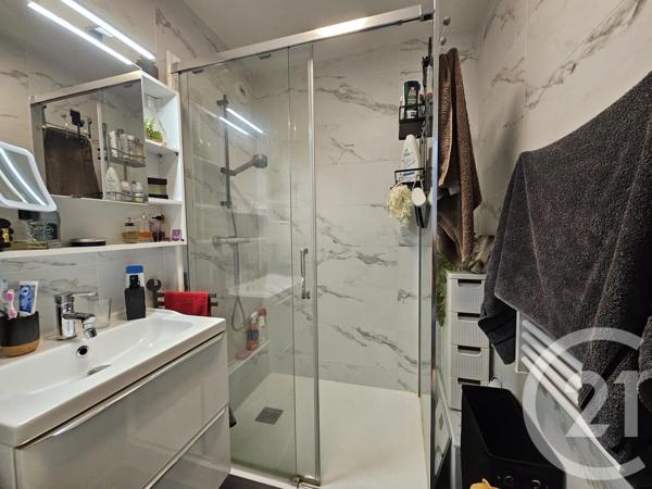 Appartement F2 à vendre  2 pièces - 33 m 2   ST LAURENT DU VAR  - 06