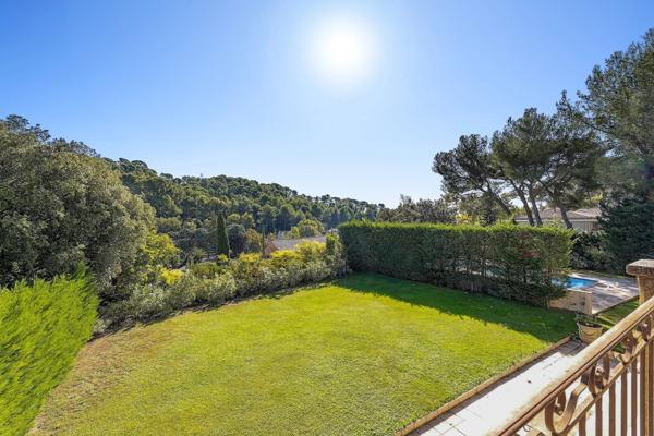 Bastide
                                                                                                                                                                                                                                                                                                                        11 pièce(s)                                                                                                                                                                                                          7 chambre(s)                                                                                                                                                                                                          300  m²