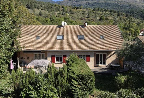 Aucun travaux à prévoir – Maison avec deux logements – 209 m² – Revenus locatifs – Cadre nature