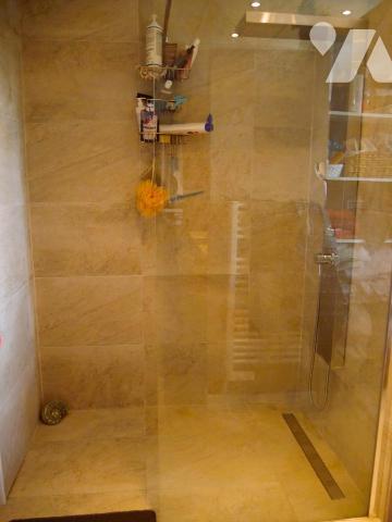 Villa traditionnelle avec belle  vue dégagée, piscine et dépendances dont un gîte