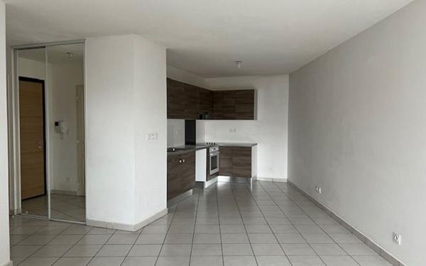 Appartement à vendre    2 pièces • 48 m2 Vénissieux