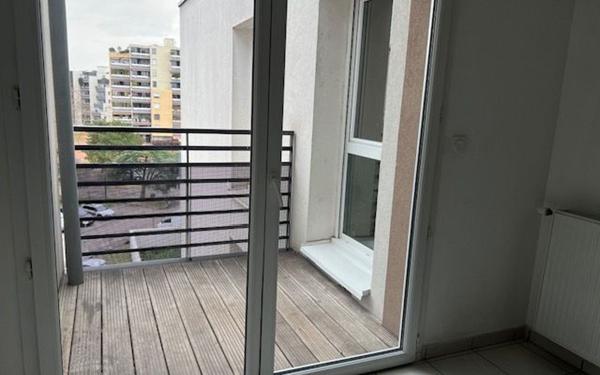 Appartement à vendre    2 pièces • 48 m2 Vénissieux