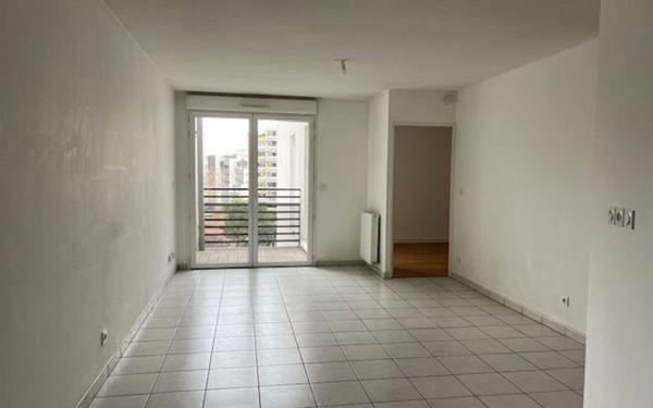 Appartement à vendre    2 pièces • 48 m2 Vénissieux