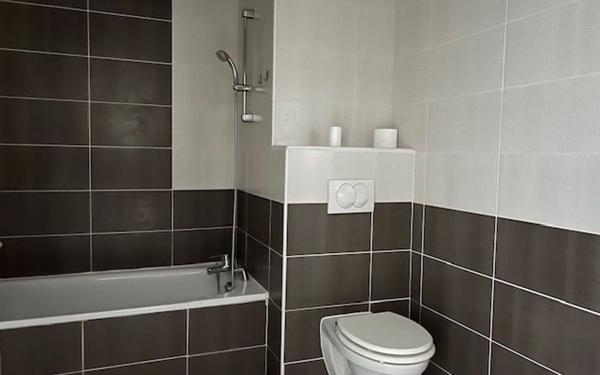 Appartement à vendre    2 pièces • 48 m2 Vénissieux