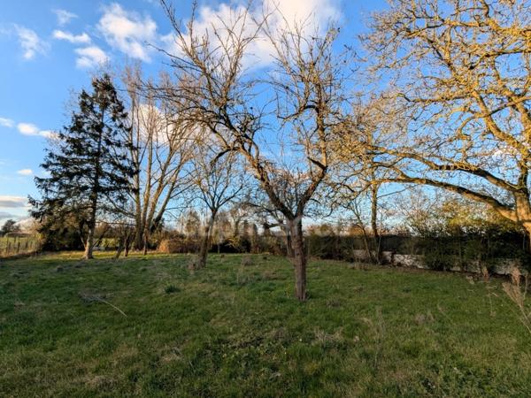 JOLI TERRAIN AU MONT D HALLUIN LIBRE DE CONSTRUCTEUR