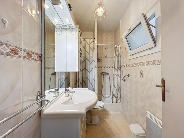 LAMALOU-LES-BAINS – Proche thermes et commerces