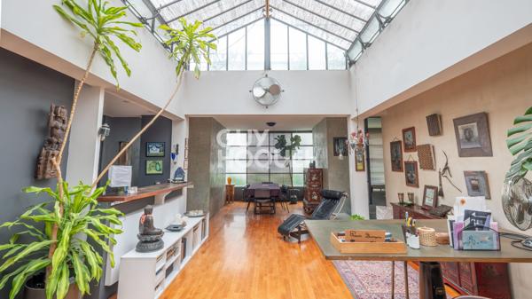 Loft atypique avec verrière au coeur des Lilas