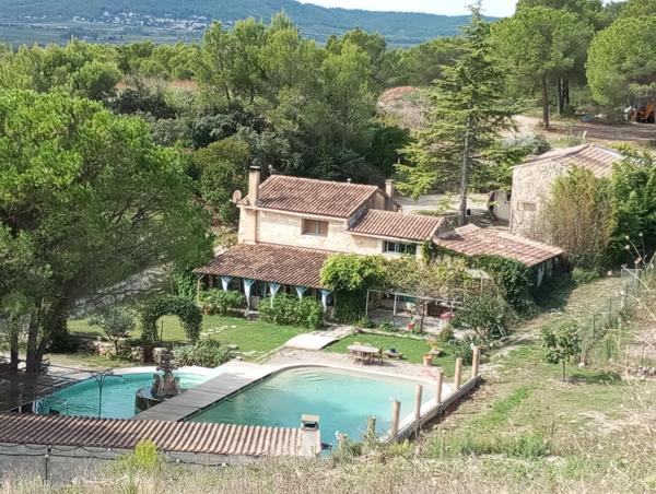 VIVRE EN PLEINE NATURE A PROXIMITE DES COMMODITES