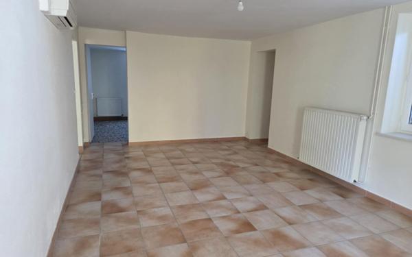 Maison à louer    5 pièces •  Saugnac-et-Cambran