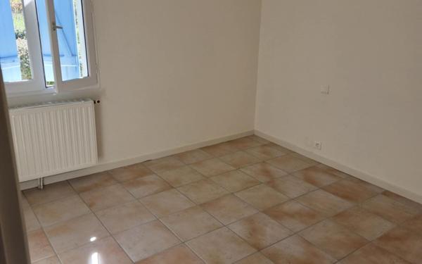 Maison à louer    5 pièces •  Saugnac-et-Cambran