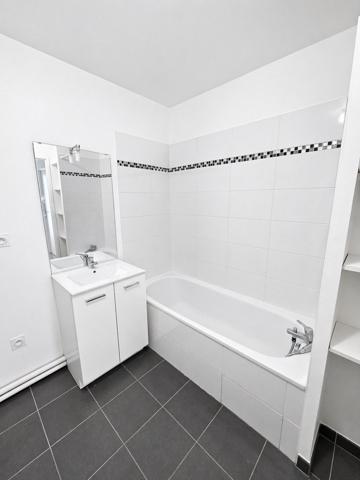À VENDRE – T2 BIS LUMINEUX AVEC BALCONS –