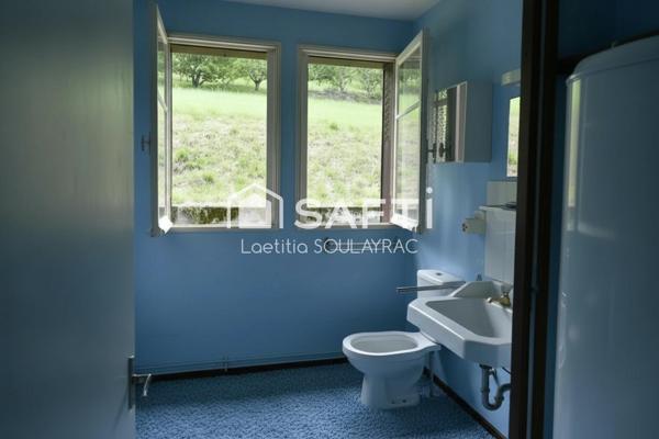 Maison de plain-pied avec jardin clos.