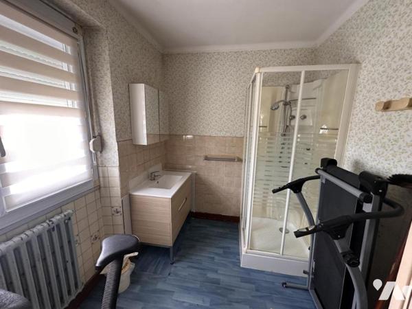 A VENDRE 56 VANNES EST Secteur Casernes, maison 1957, 4 chambres, jardin 472 m²