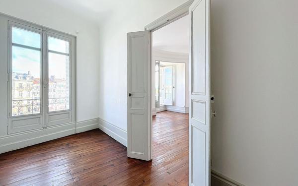 Appartement à vendre    3 pièces • 96,32 m2 Bayonne